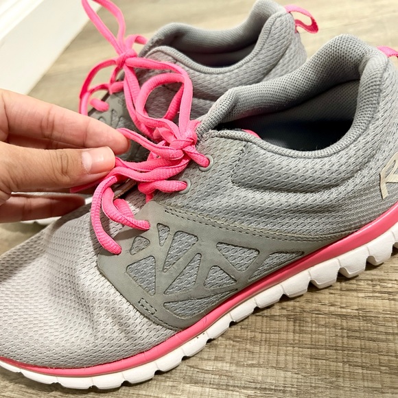 Preowned Reebok pink and grey lightweight sneakers size 7 - Picture 2 of 7